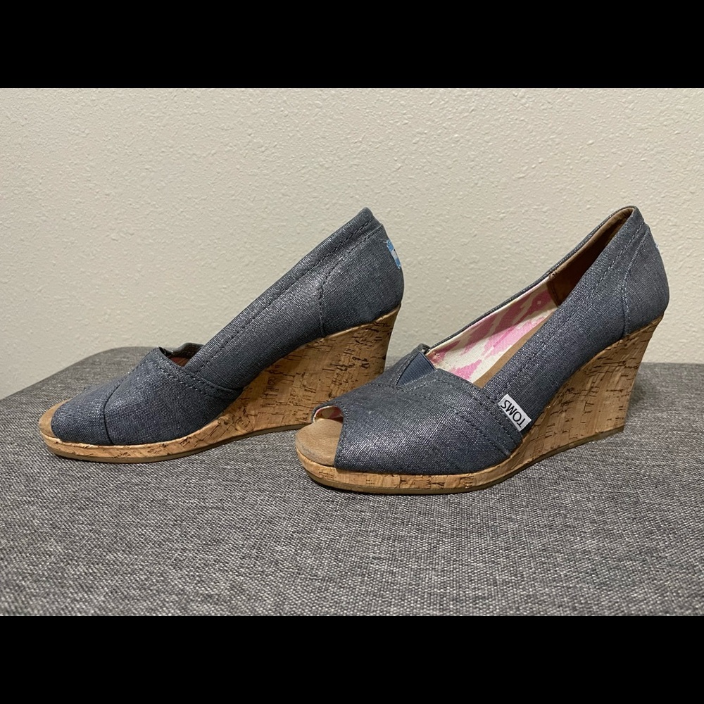 Toms Women’s Size 7.5W Peep Toe Wedge